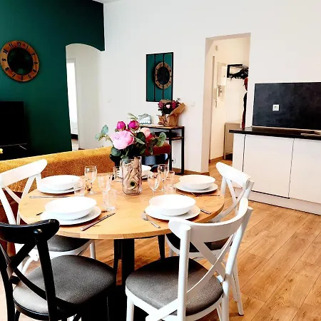 Апартаменты Bright & Spacious Downtown