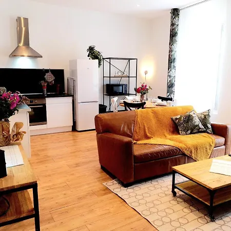 Bright & Spacious Downtown Appartement