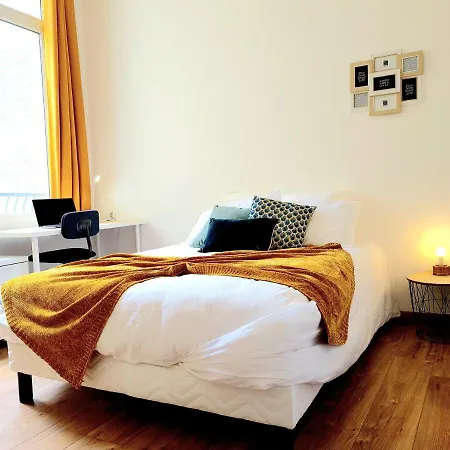 Bright & Spacious Downtown *