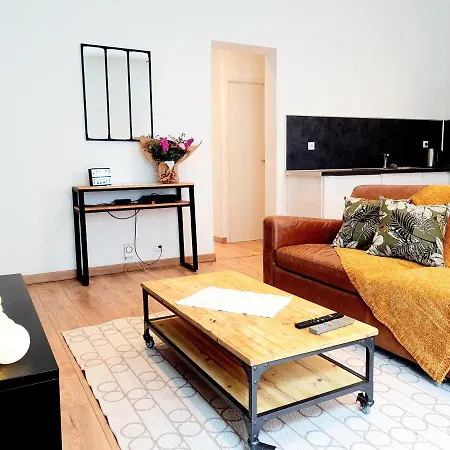 Bright & Spacious Downtown *