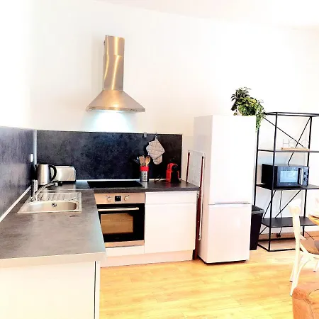 Bright & Spacious Downtown *